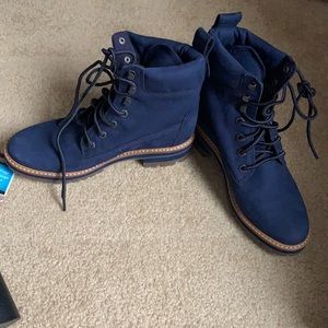 New Timberland Women boots size 8